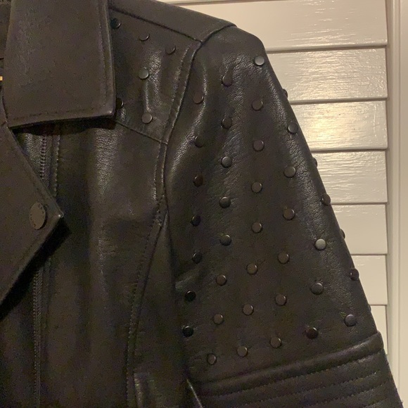 DKNY - Picture 3 of 4